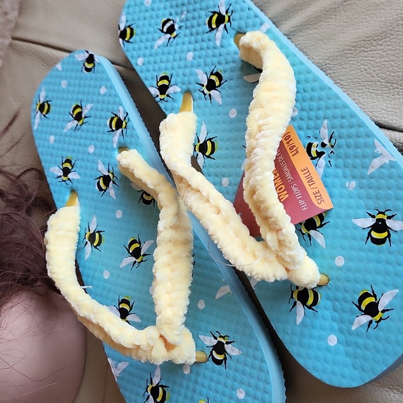 2 piece bundle, Flip flop shoe, scrunchie, handcrafted crochet,yellow blue white - Picture 5 of 11